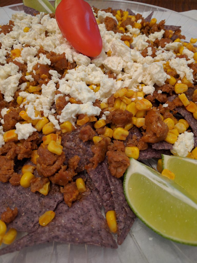 mexican chorizo nachos — nachos z meksykańską kiełbasą chorizo
