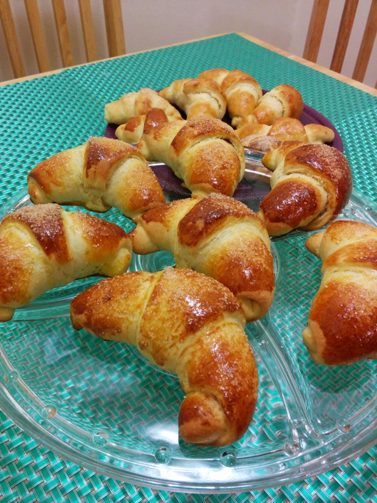 mini crescent with rose petals marmalade — rogaliki drożdżowe z marmoladą z róży