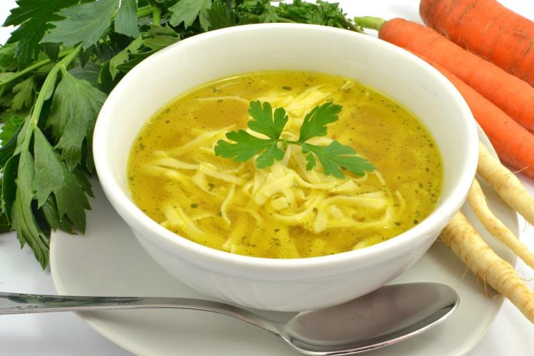 chicken soup with noodles — rosół