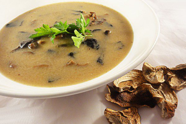 dark mushroom soup — zupa grzybowa