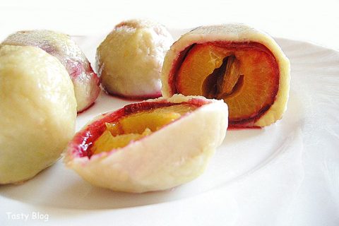 knedle with fruit