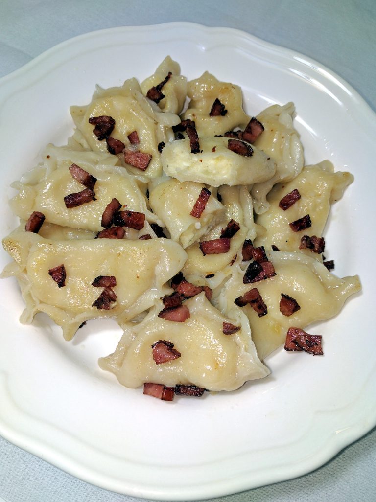 pierogies potato and farmers cheese — pierogi ruskie