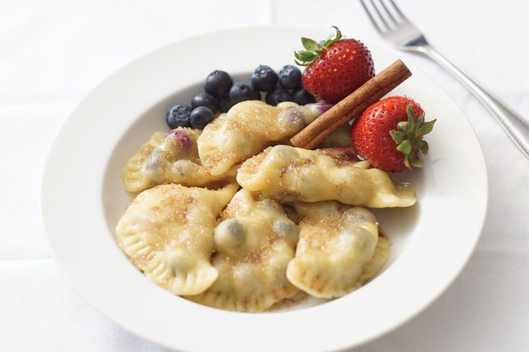 pierogies with mixed berries — pierogi z owocami leśnymi