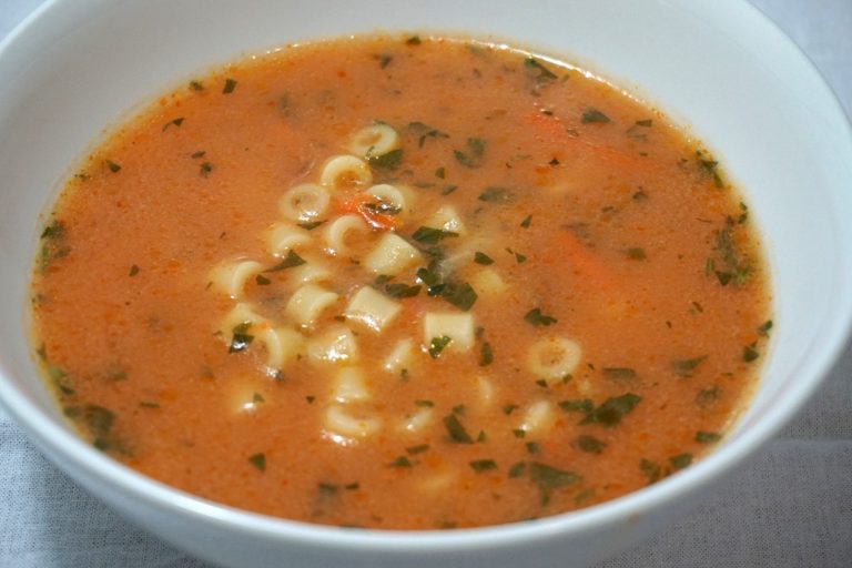 tomato soup with noodles — zupa pomidorowa