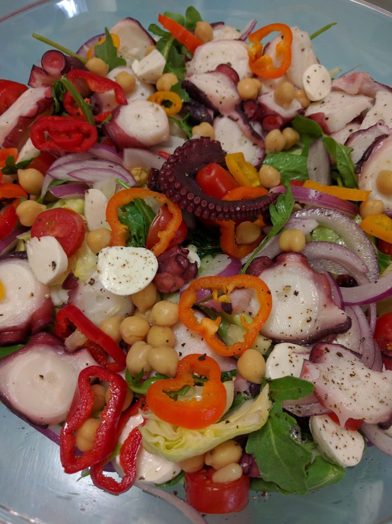 signature salad with octopus — sałatka z ośmiornicą